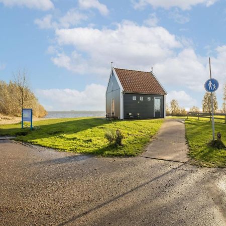 Beautiful Houseboat With Shared Pool Hotell Volendam Eksteriør bilde